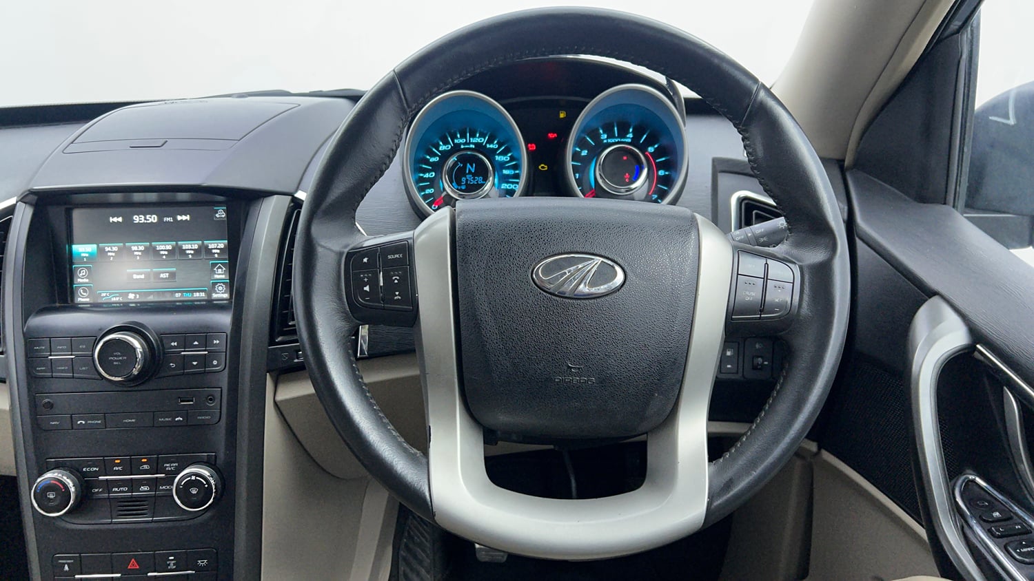 Used 2016 Mahindra XUV500 W10 Diesel Manual interior STEERING VIEW