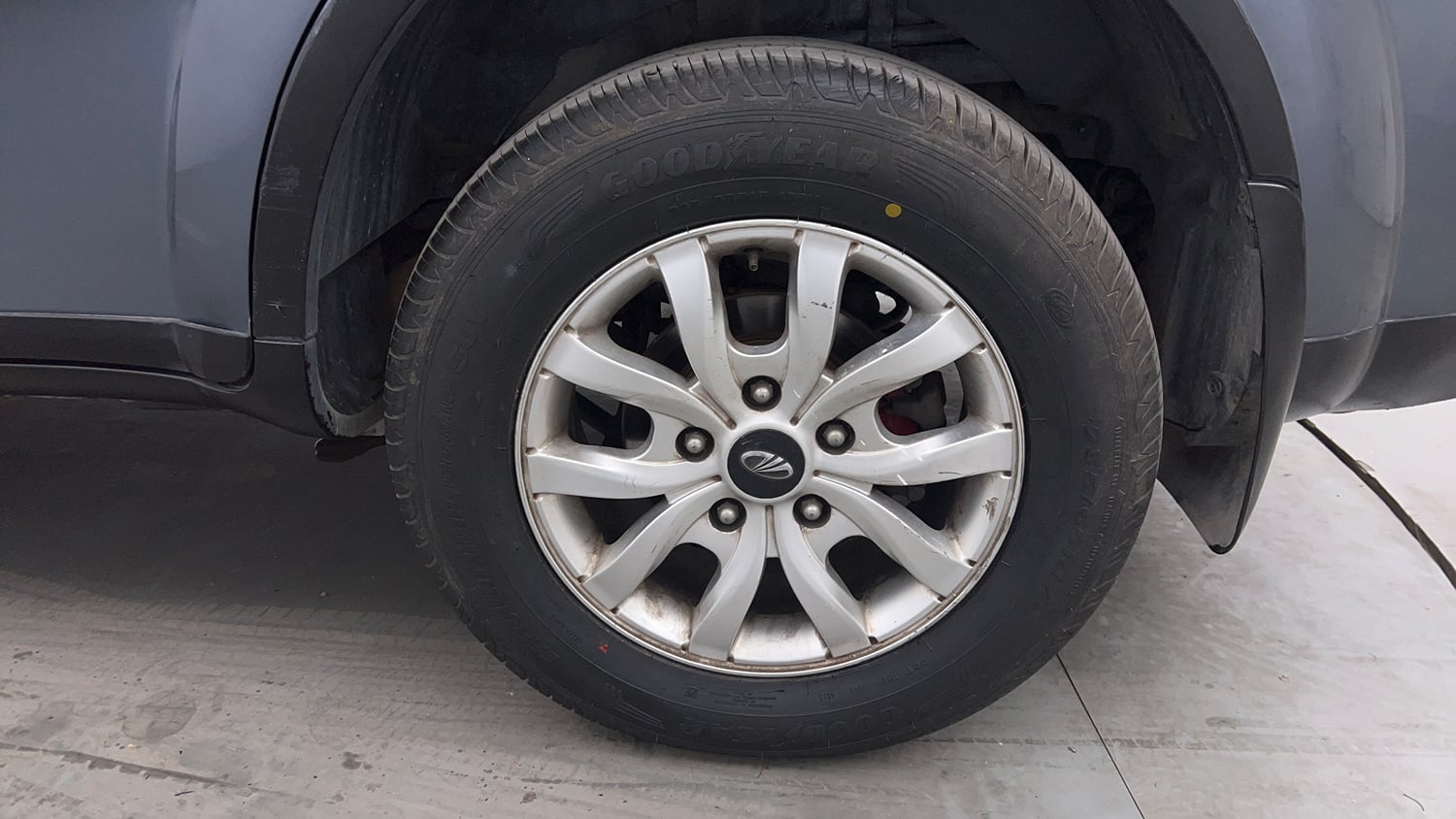 Used 2016 Mahindra XUV500 W10 Diesel Manual tyres LEFT REAR TYRE RIM VIEW