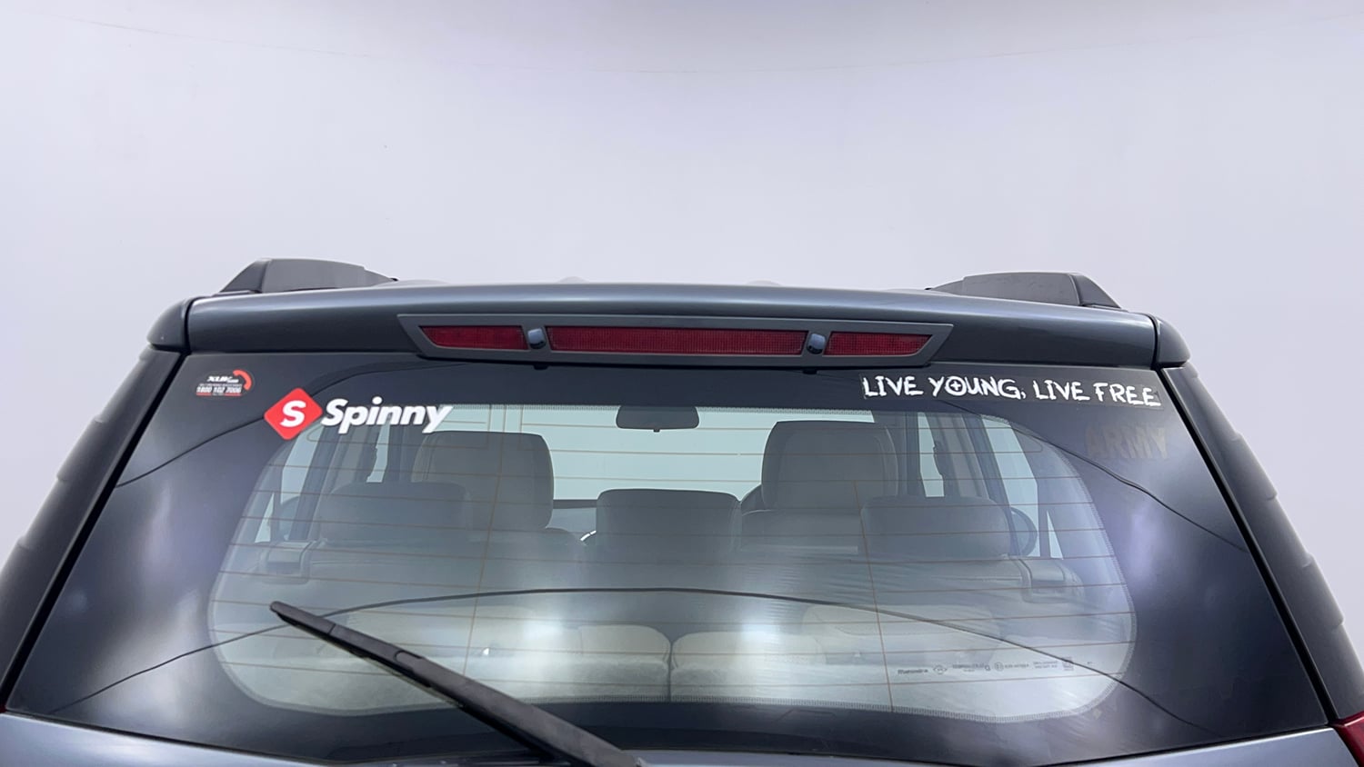 Used 2016 Mahindra XUV500 W10 Diesel Manual exterior BACK WINDSHIELD VIEW