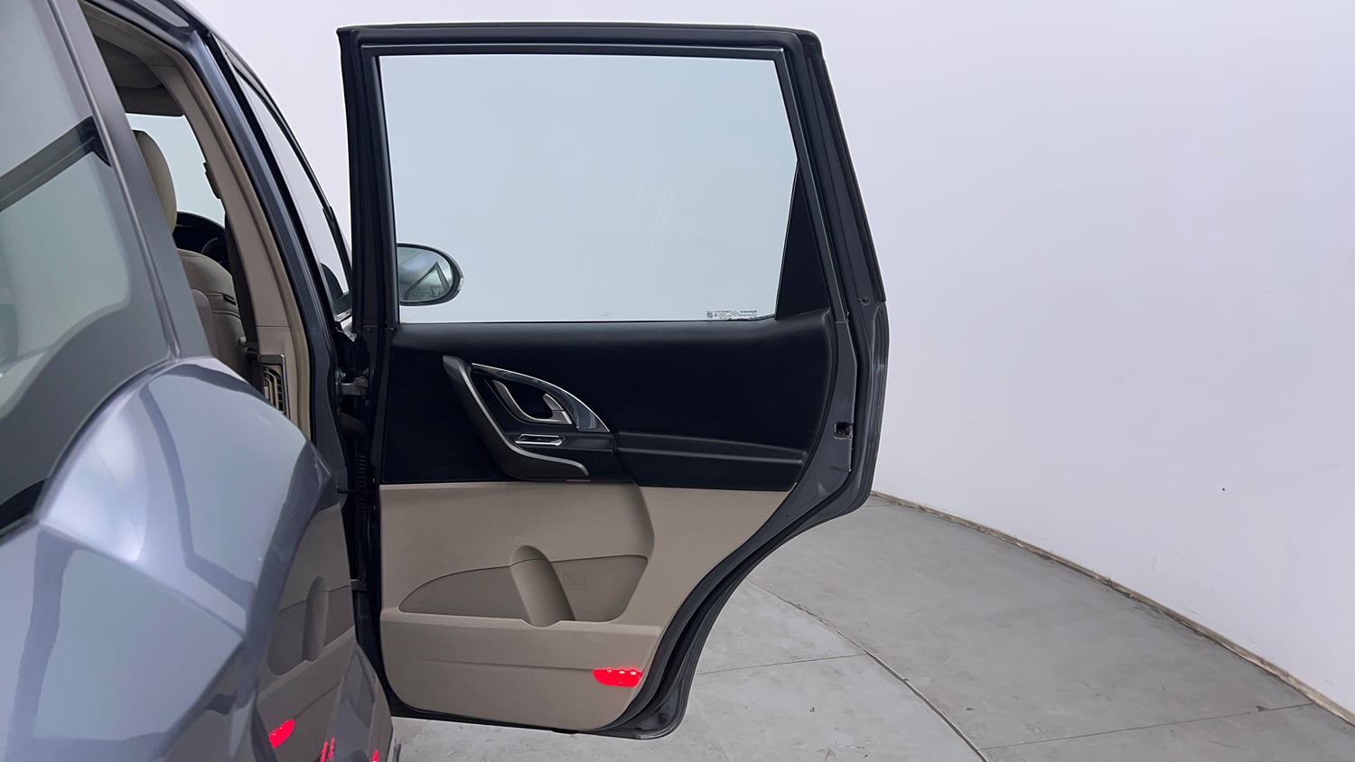 Used 2016 Mahindra XUV500 W10 Diesel Manual interior RIGHT REAR DOOR OPEN VIEW