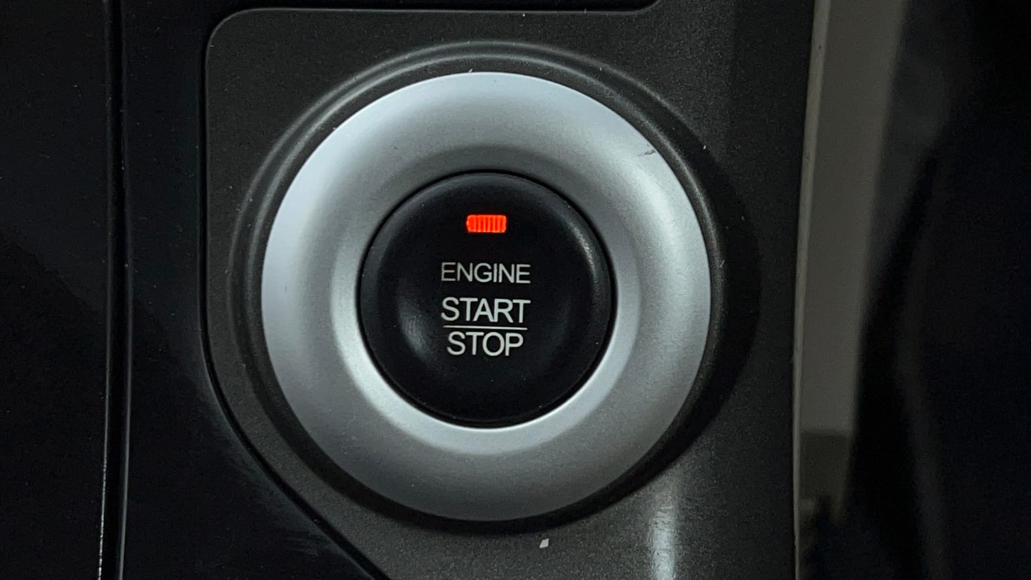 Used 2016 Mahindra XUV500 W10 Diesel Manual top_features Keyless start