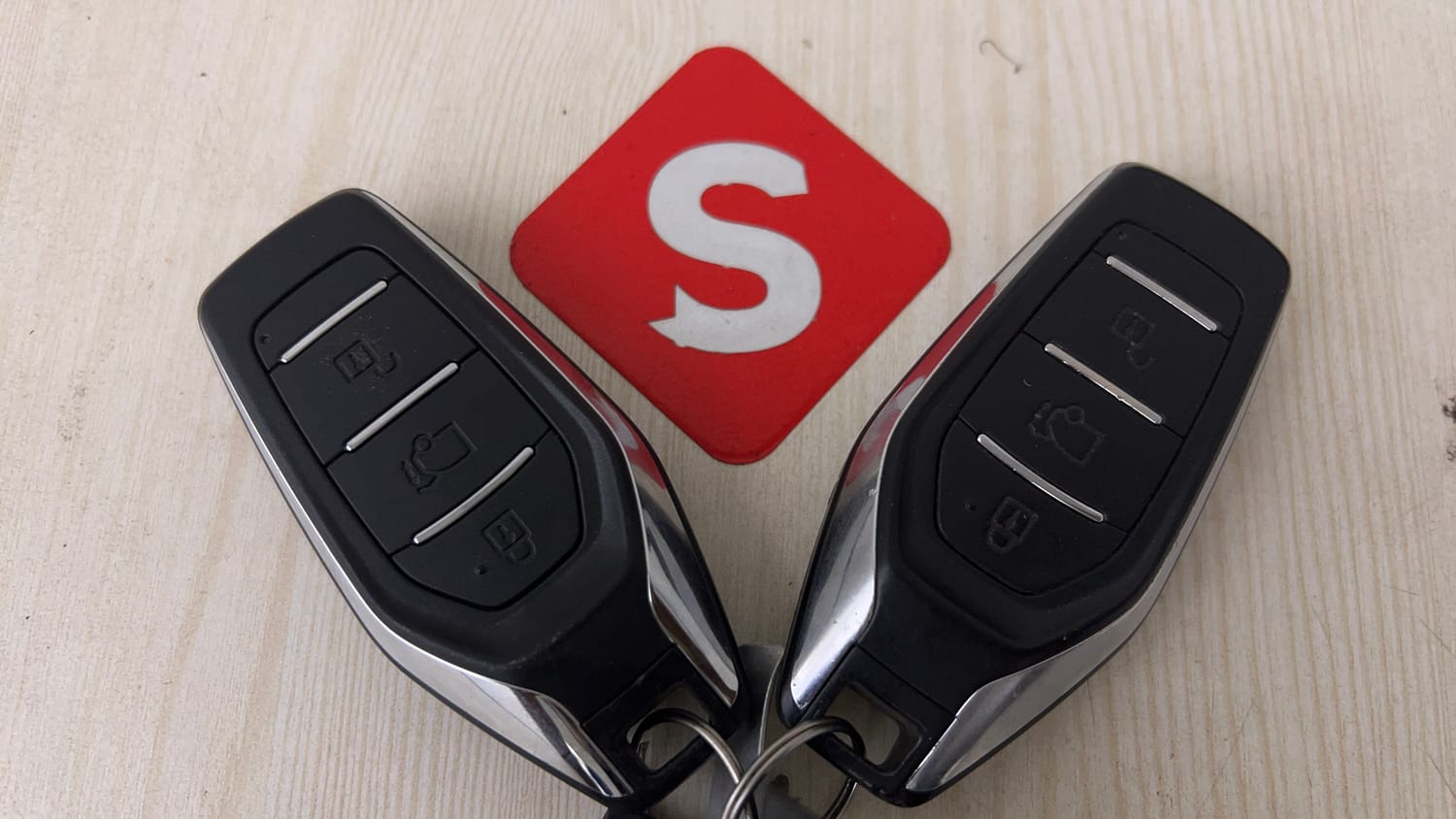 Used 2016 Mahindra XUV500 W10 Diesel Manual extra CAR KEY VIEW