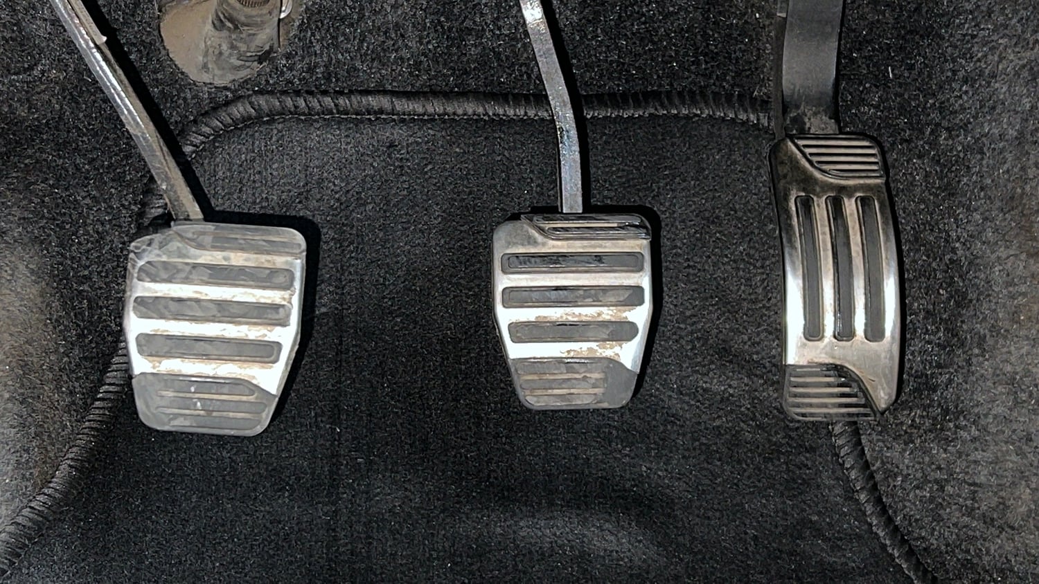Used 2016 Mahindra XUV500 W10 Diesel Manual interior PEDALS VIEW