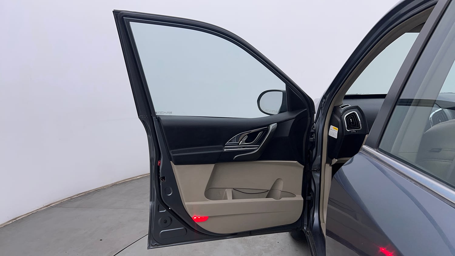 Used 2016 Mahindra XUV500 W10 Diesel Manual interior LEFT FRONT DOOR OPEN VIEW
