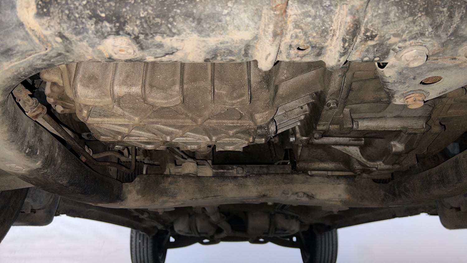 Used 2016 Mahindra XUV500 W10 Diesel Manual extra FRONT LEFT UNDERBODY VIEW