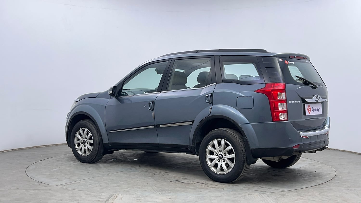 Used 2016 Mahindra XUV500 W10 Diesel Manual exterior LEFT REAR CORNER VIEW