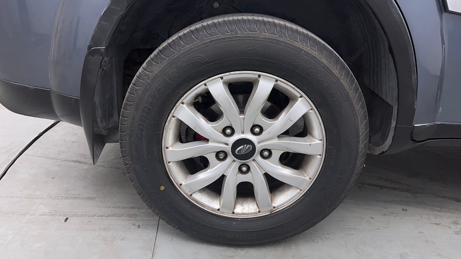 Used 2016 Mahindra XUV500 W10 Diesel Manual tyres RIGHT REAR TYRE RIM VIEW
