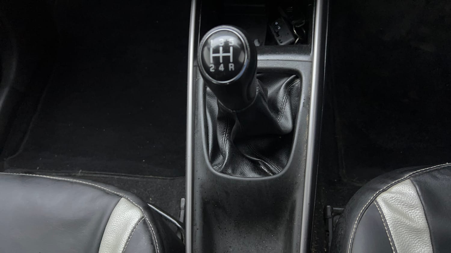 Used 2020 Maruti Suzuki Baleno Zeta Petrol Manual interior GEAR  KNOB VIEW