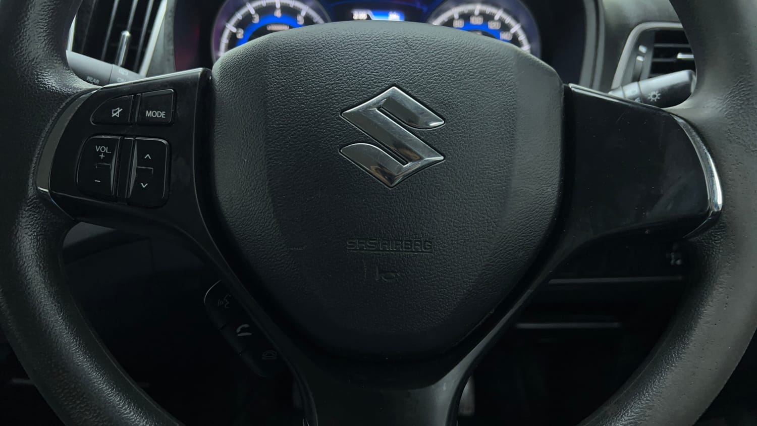 Used 2020 Maruti Suzuki Baleno Zeta Petrol Manual top_features Airbags