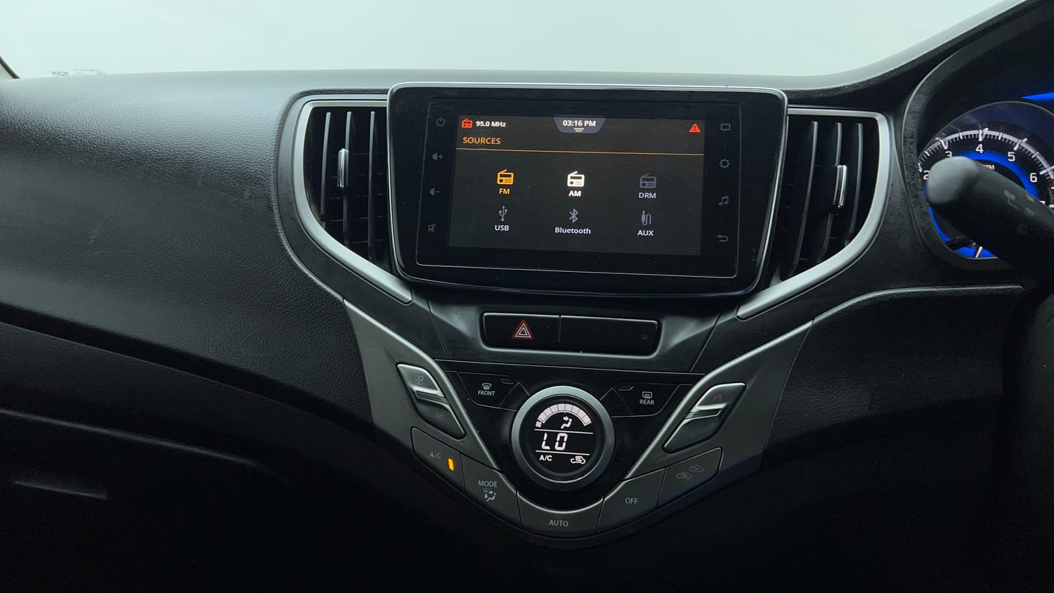 Used 2020 Maruti Suzuki Baleno Zeta Petrol Manual top_features Touch screen infotainment system