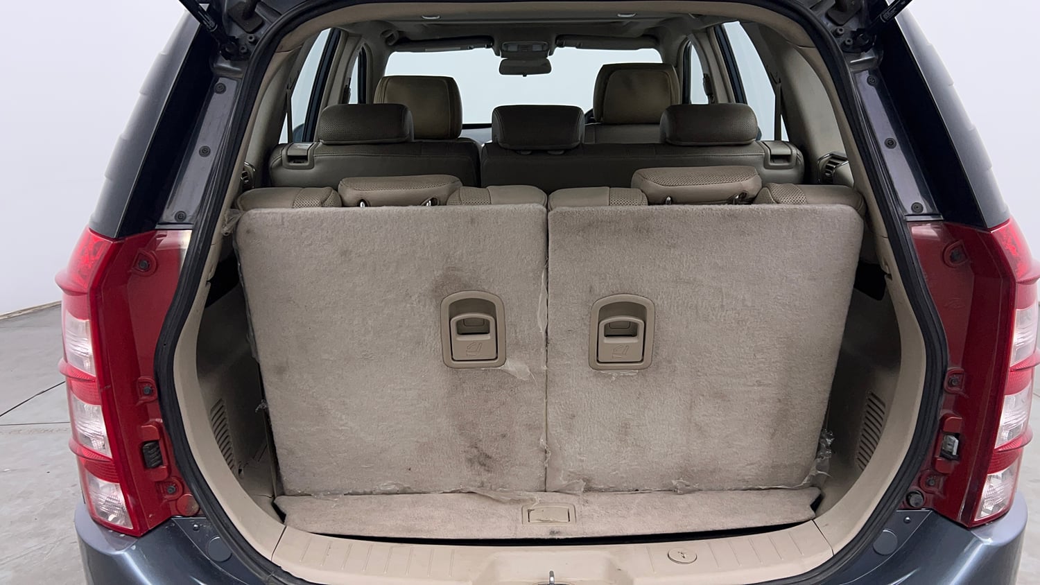 Used 2016 Mahindra XUV500 W10 Diesel Manual interior DICKY INSIDE VIEW