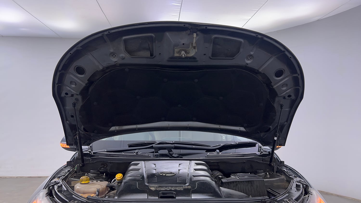 Used 2016 Mahindra XUV500 W10 Diesel Manual engine ENGINE & BONNET OPEN FRONT VIEW
