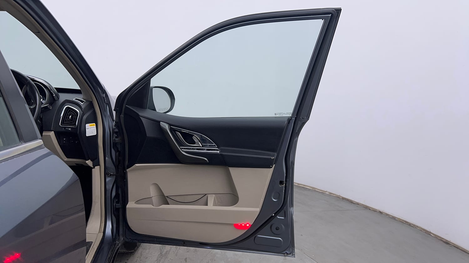 Used 2016 Mahindra XUV500 W10 Diesel Manual interior RIGHT FRONT DOOR OPEN VIEW