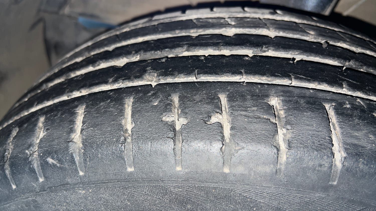 Used 2020 Maruti Suzuki Baleno Zeta Petrol Manual tyres LEFT FRONT TYRE TREAD VIEW