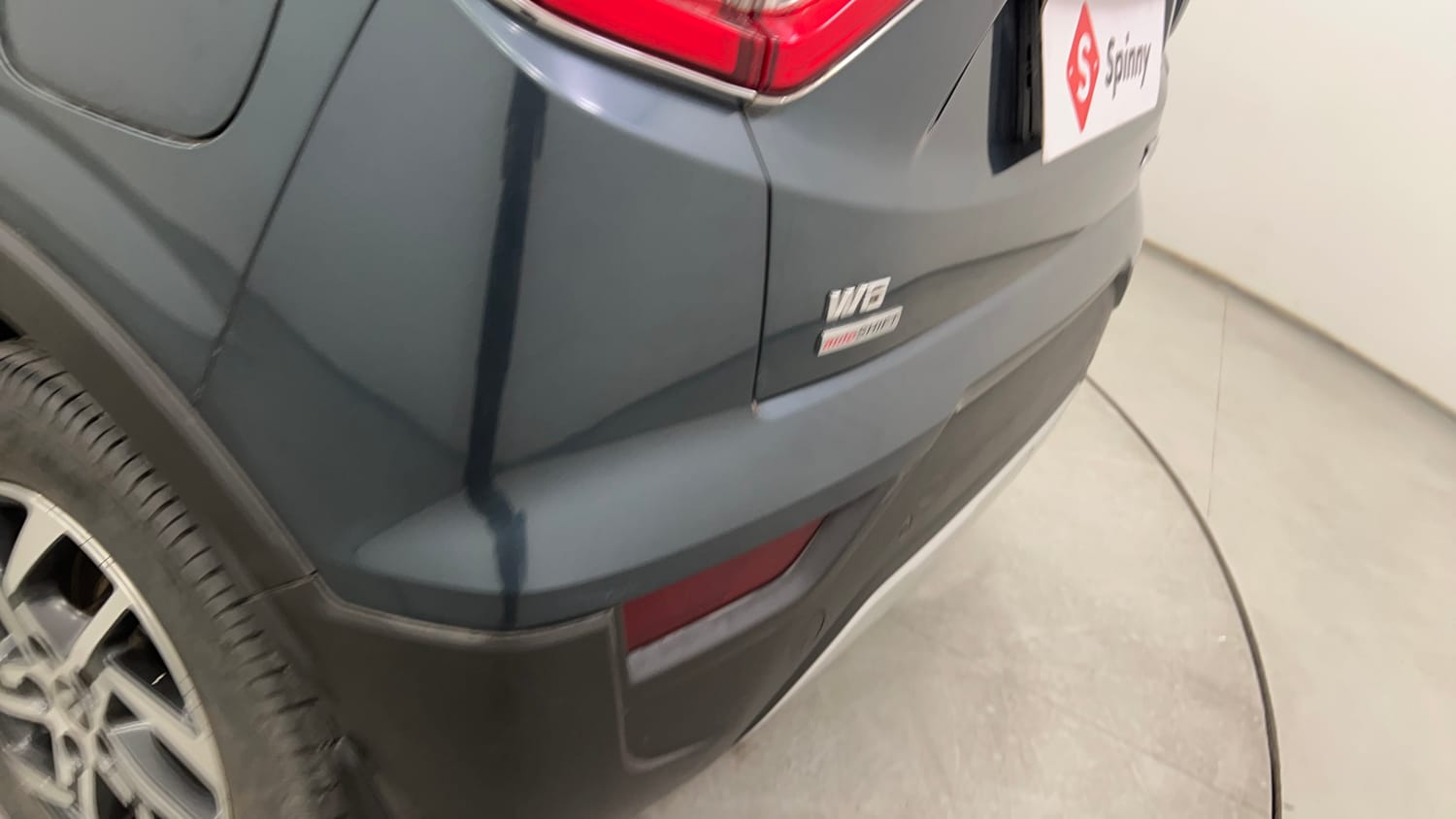 Used 2023 Mahindra XUV 300 W8 (O) 1.2 Petrol AMT Petrol Automatic dents MINOR SCRATCH