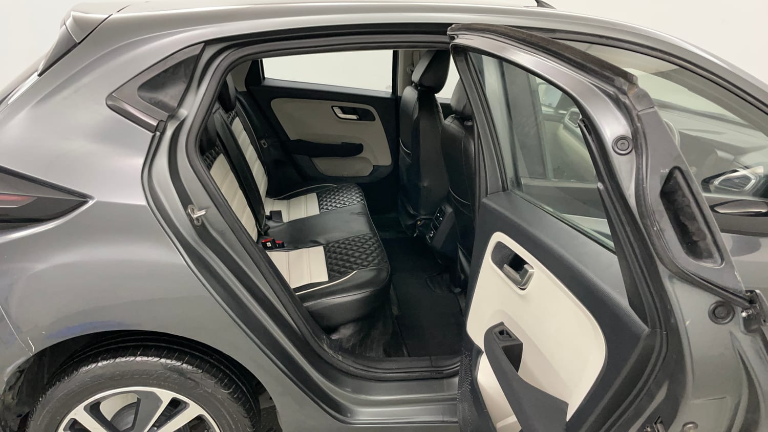 Used 2022 Tata Altroz XZ Plus Diesel Diesel Manual interior RIGHT SIDE REAR DOOR CABIN VIEW