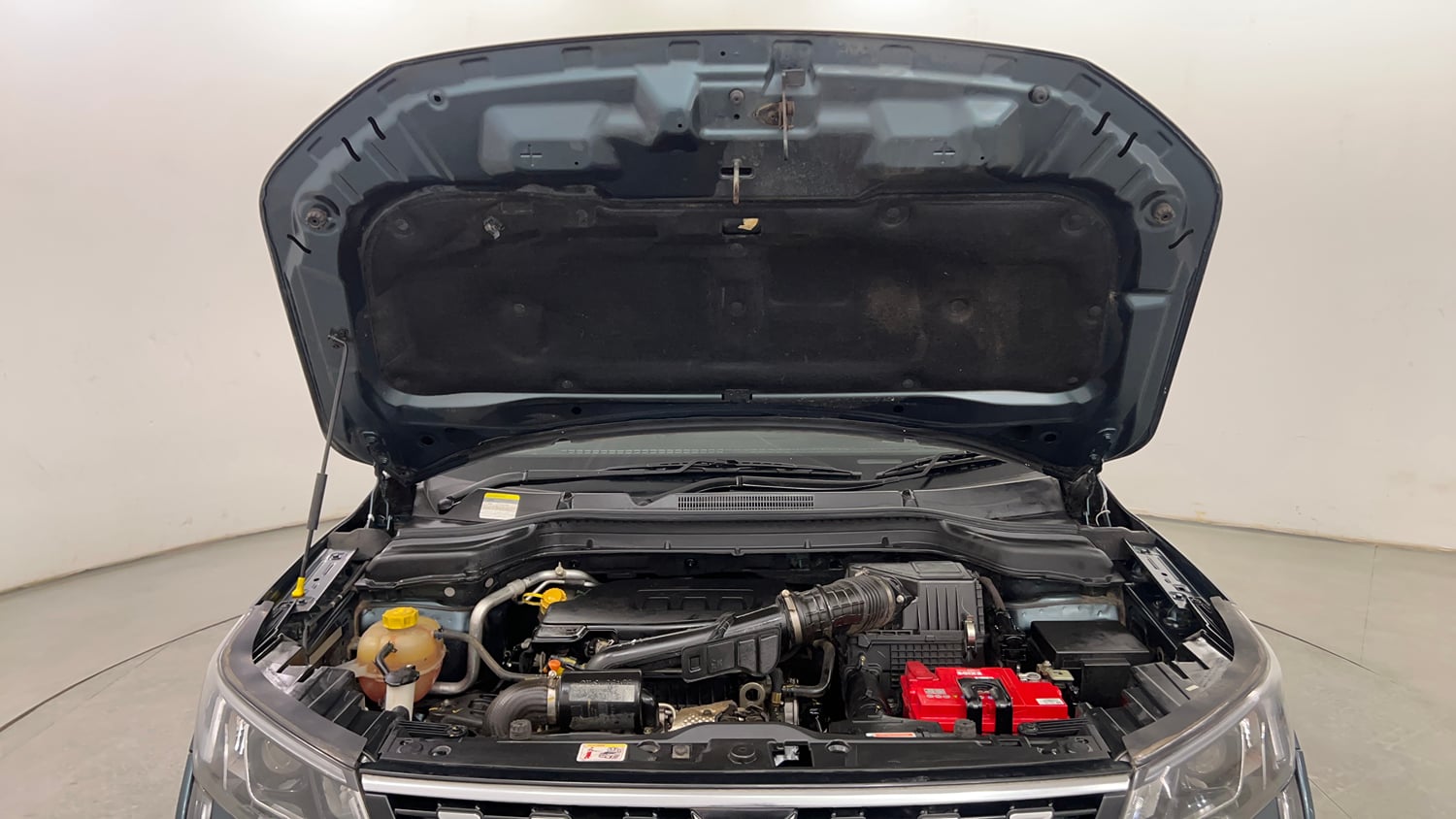 Used 2023 Mahindra XUV 300 W8 (O) 1.2 Petrol AMT Petrol Automatic engine ENGINE & BONNET OPEN FRONT VIEW