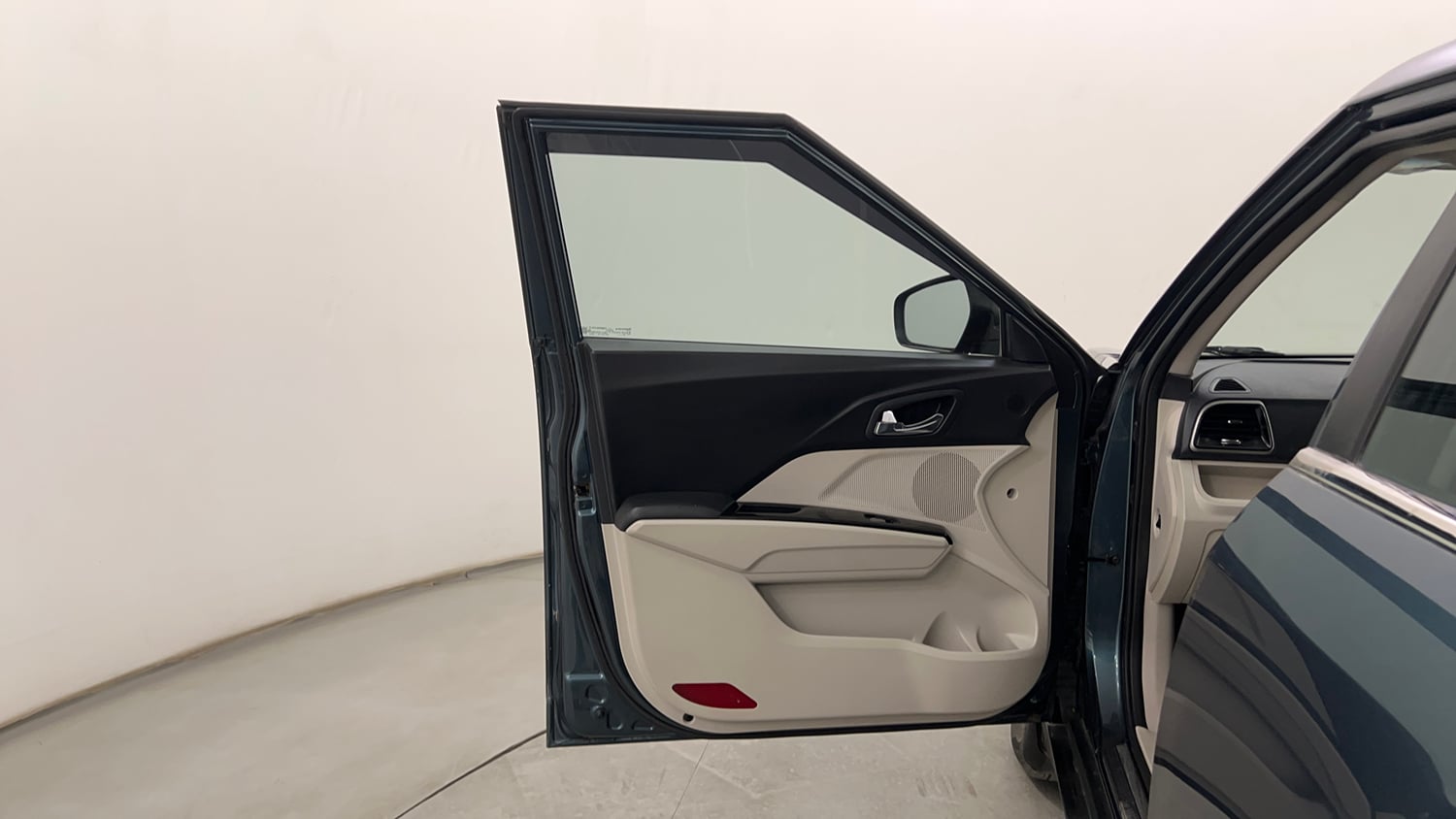 Used 2023 Mahindra XUV 300 W8 (O) 1.2 Petrol AMT Petrol Automatic interior LEFT FRONT DOOR OPEN VIEW