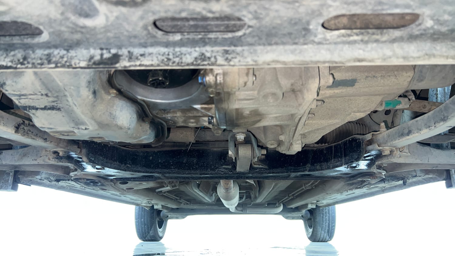 Used 2021 Renault Kiger RXZ 1.0 Turbo MT Petrol Manual extra FRONT LEFT UNDERBODY VIEW