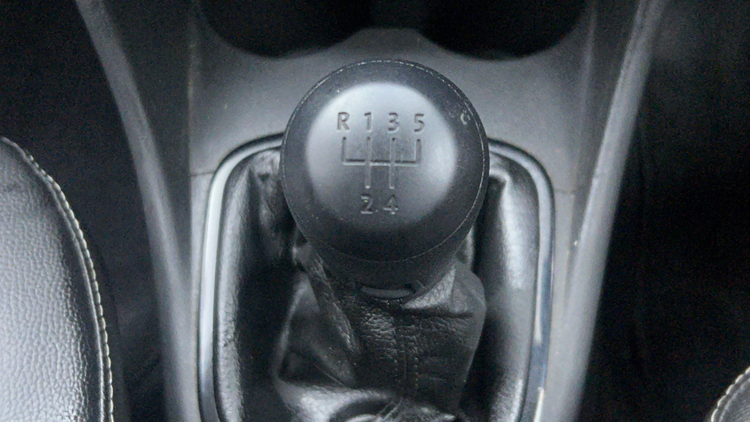 Used 2018 Volkswagen Polo Comfortline 1.5L (D) Diesel Manual interior GEAR  KNOB VIEW