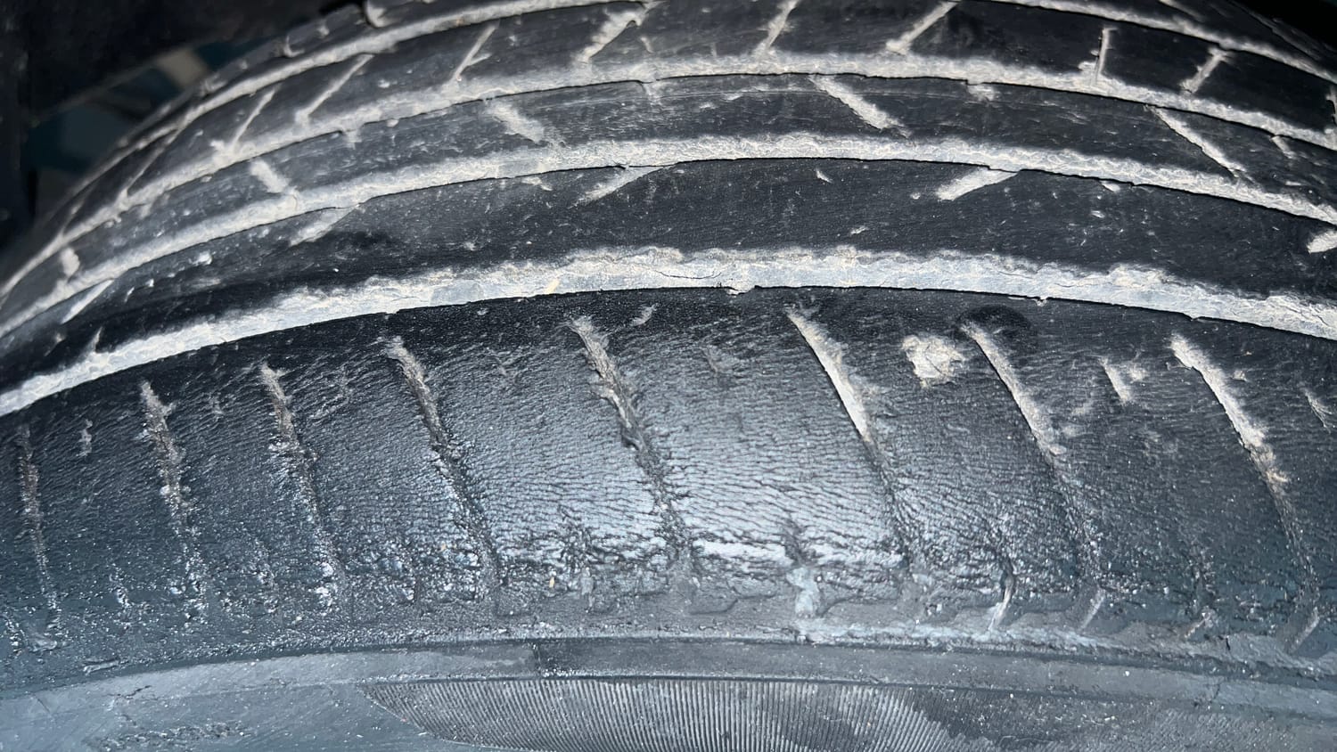 Used 2021 Renault Kiger RXZ 1.0 Turbo MT Petrol Manual tyres LEFT REAR TYRE TREAD VIEW