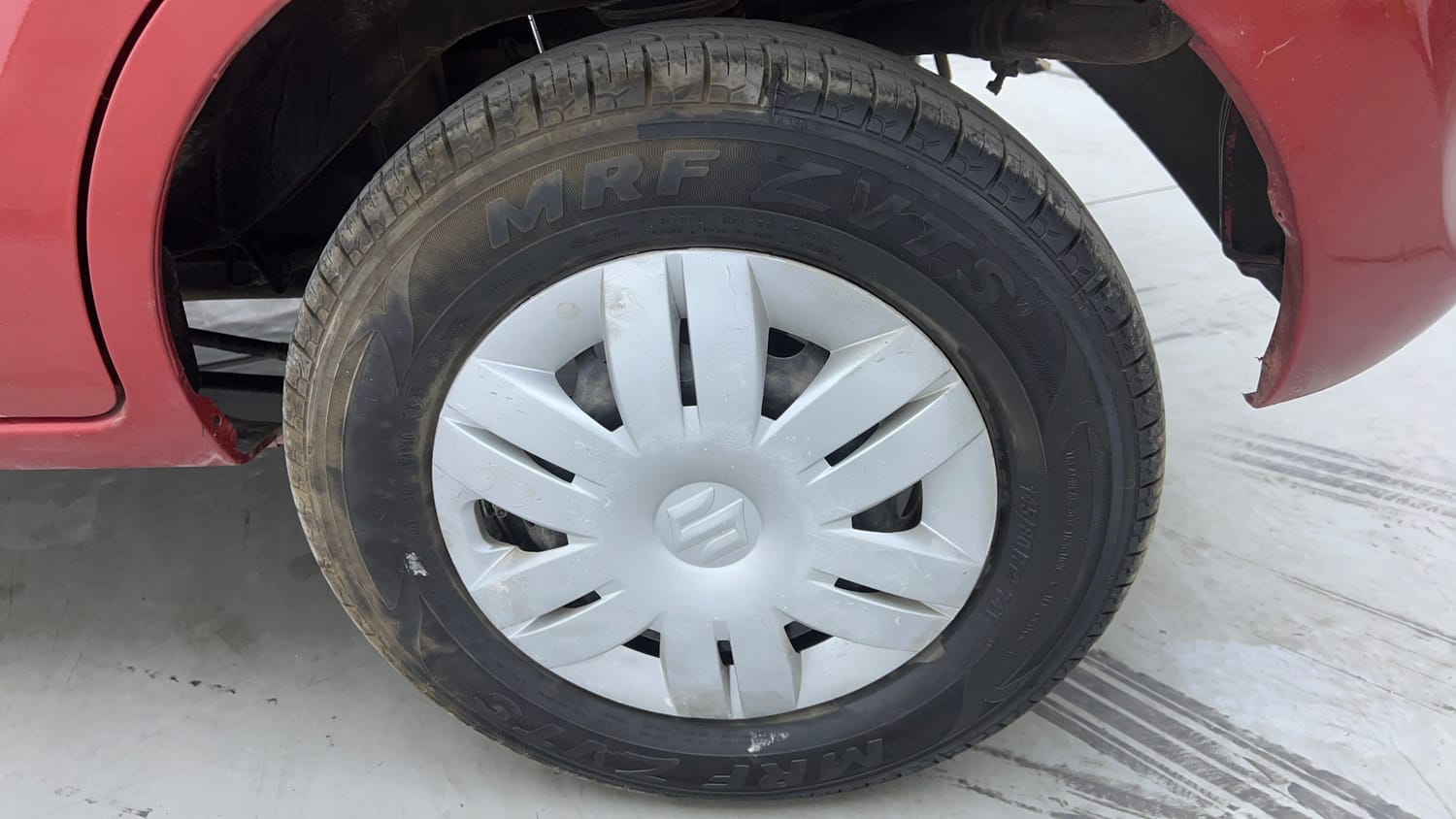 Used 2016 Maruti Suzuki Alto 800 LXi Petrol Manual tyres LEFT REAR TYRE RIM VIEW