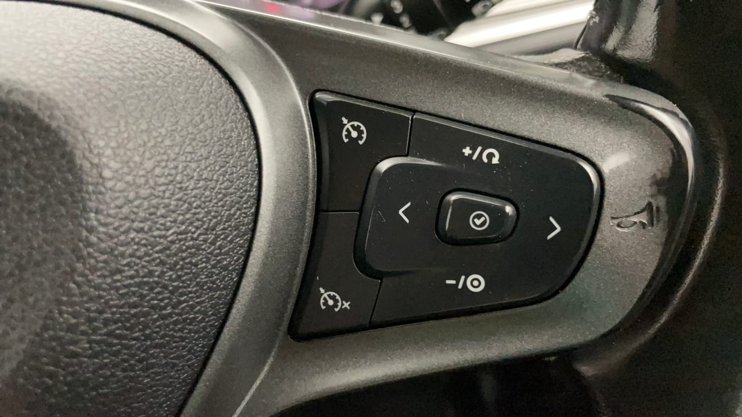 Used 2022 Tata Altroz XZ Plus Diesel Diesel Manual top_features Cruise control