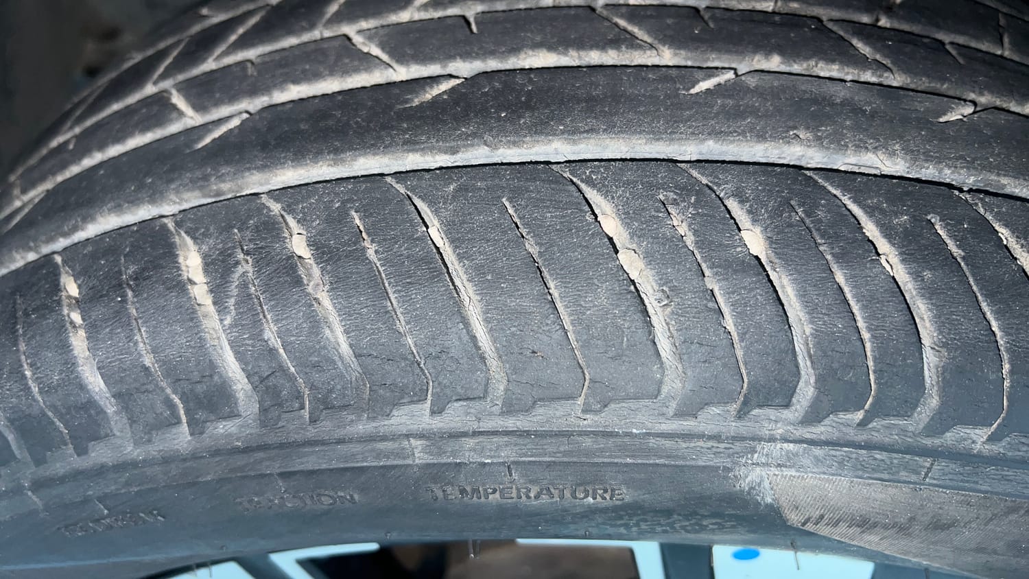 Used 2021 Renault Kiger RXZ 1.0 Turbo MT Petrol Manual tyres LEFT FRONT TYRE TREAD VIEW