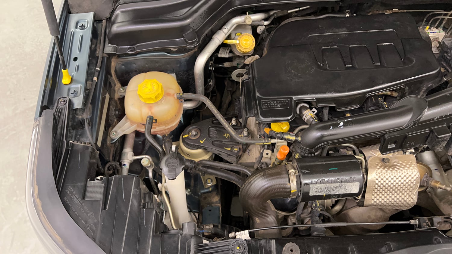Used 2023 Mahindra XUV 300 W8 (O) 1.2 Petrol AMT Petrol Automatic engine ENGINE RIGHT SIDE VIEW
