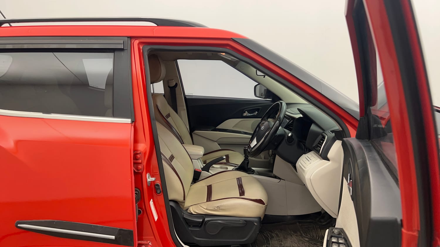 Used 2020 Mahindra XUV 300 W8 1.2 Petrol Petrol Manual interior RIGHT SIDE FRONT DOOR CABIN VIEW