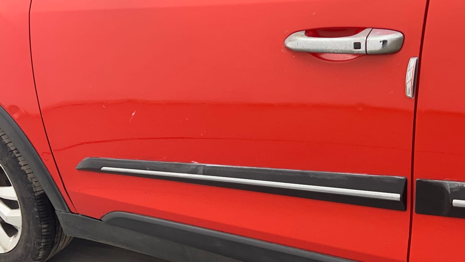 Used 2020 Mahindra XUV 300 W8 1.2 Petrol Petrol Manual dents MINOR DENT