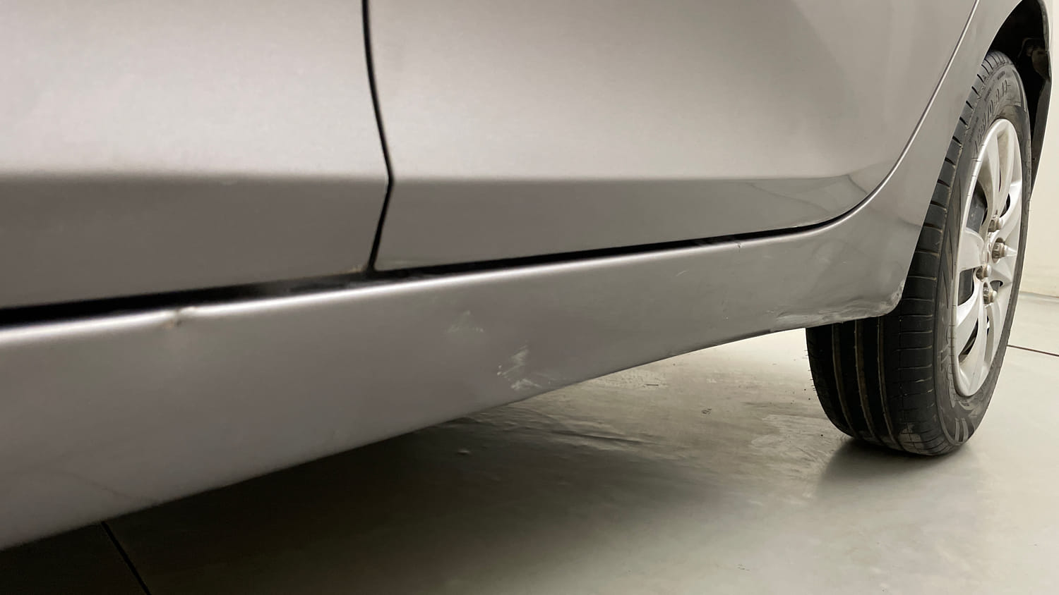 Used 2013 Hyundai Eon Magna Petrol Manual dents MINOR DENT