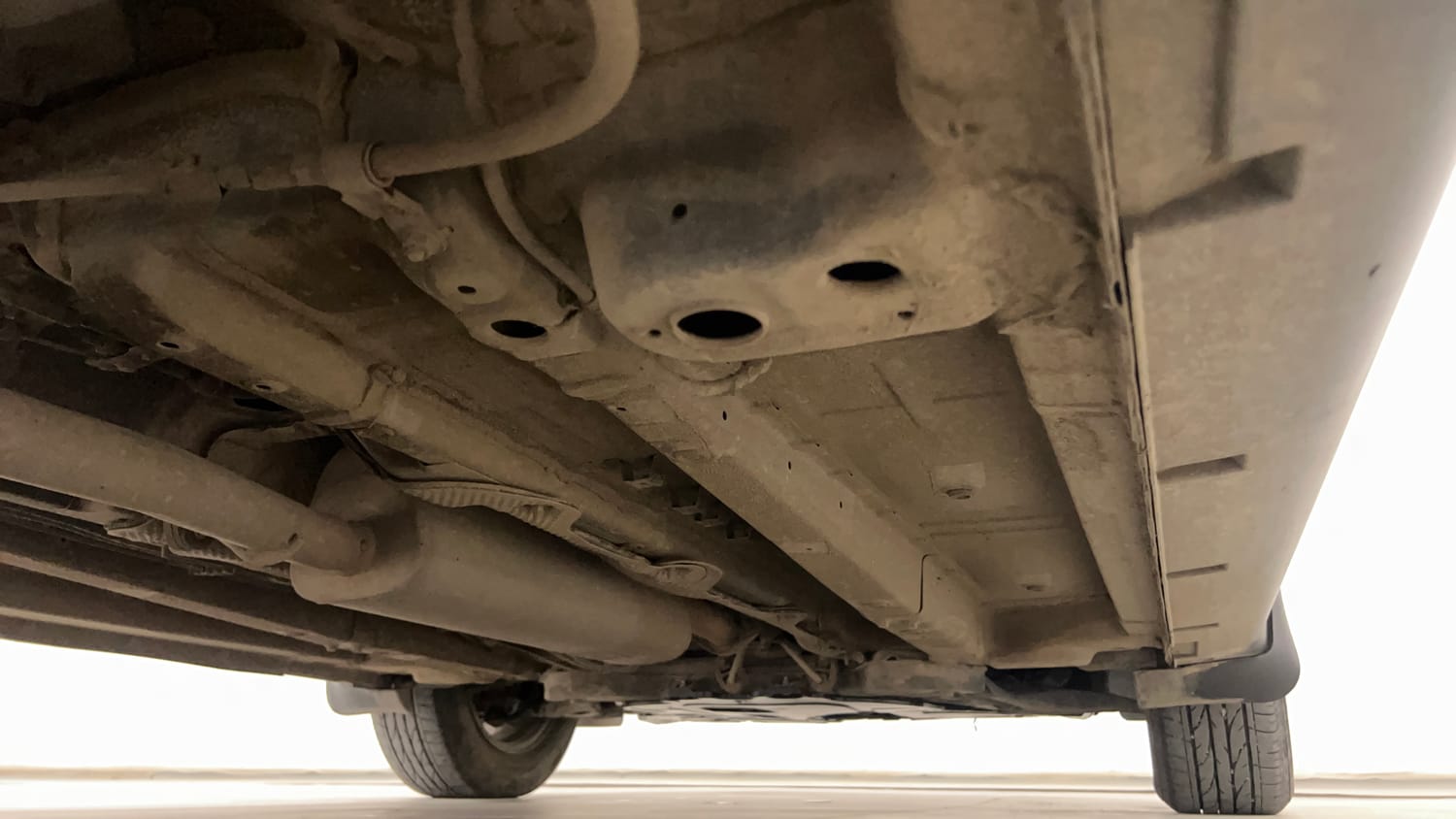 Used 2023 Mahindra XUV 300 W8 (O) 1.2 Petrol AMT Petrol Automatic extra REAR RIGHT UNDERBODY VIEW