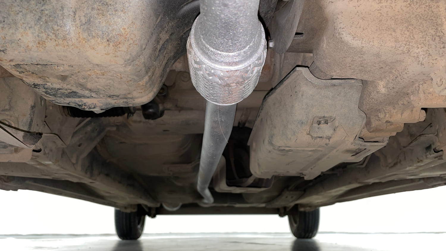 Used 2013 Hyundai Eon Magna Petrol Manual extra FRONT LEFT UNDERBODY VIEW