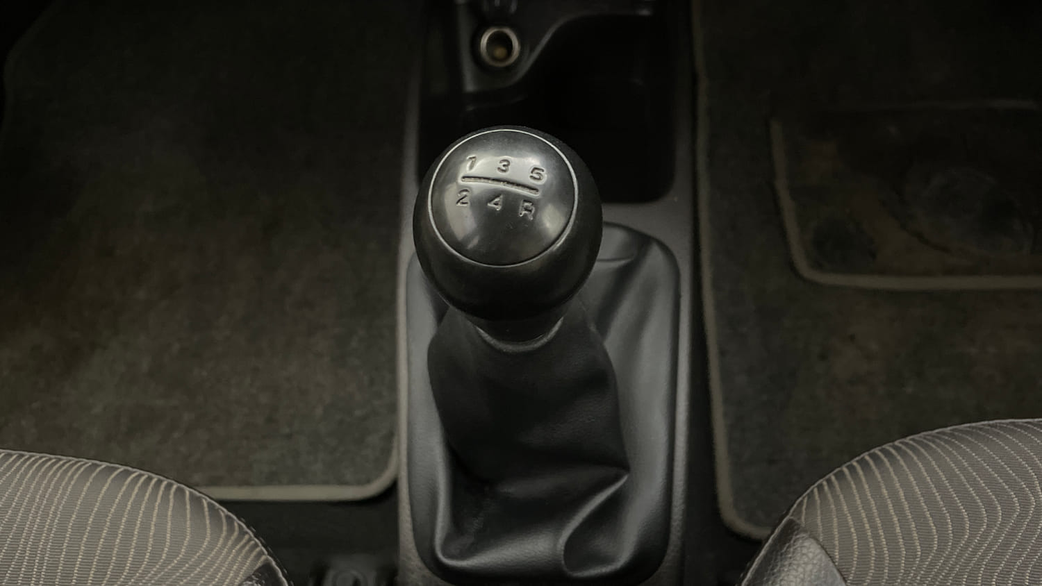 Used 2013 Hyundai Eon Magna Petrol Manual interior GEAR  KNOB VIEW