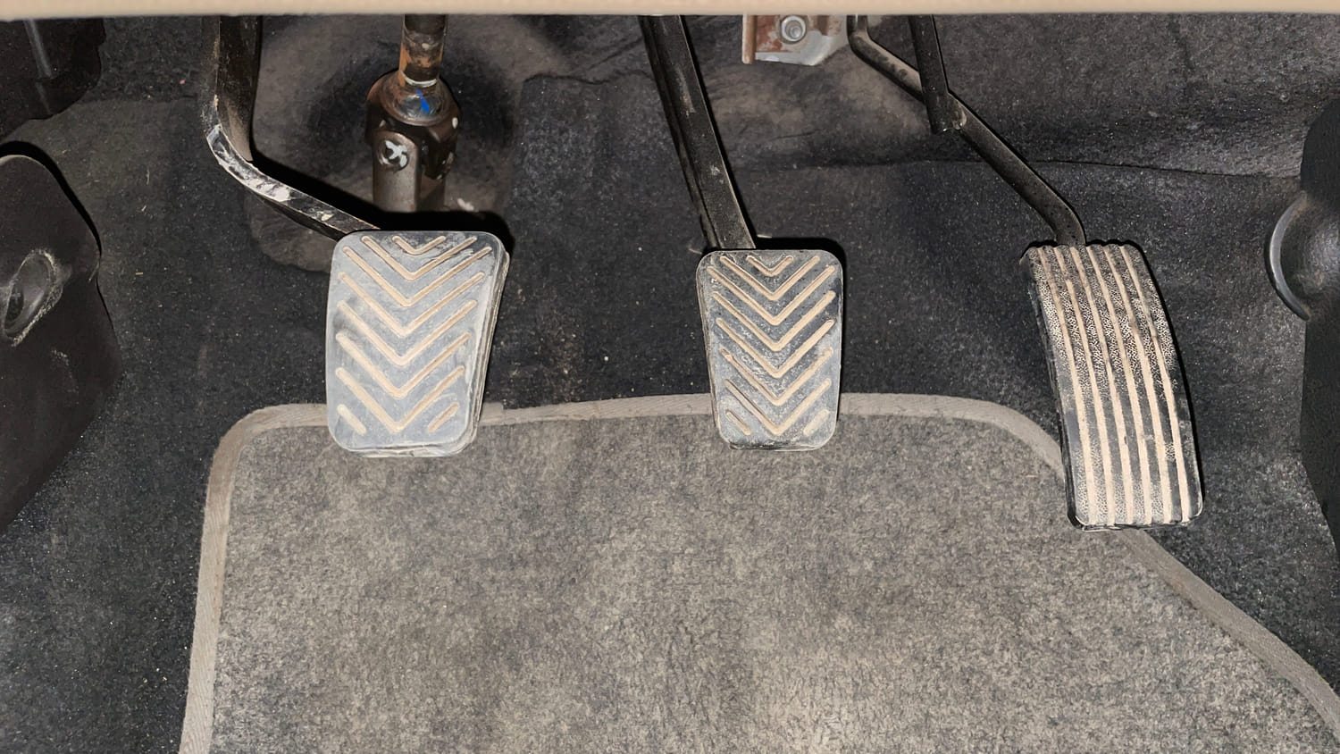 Used 2013 Hyundai Eon Magna Petrol Manual interior PEDALS VIEW