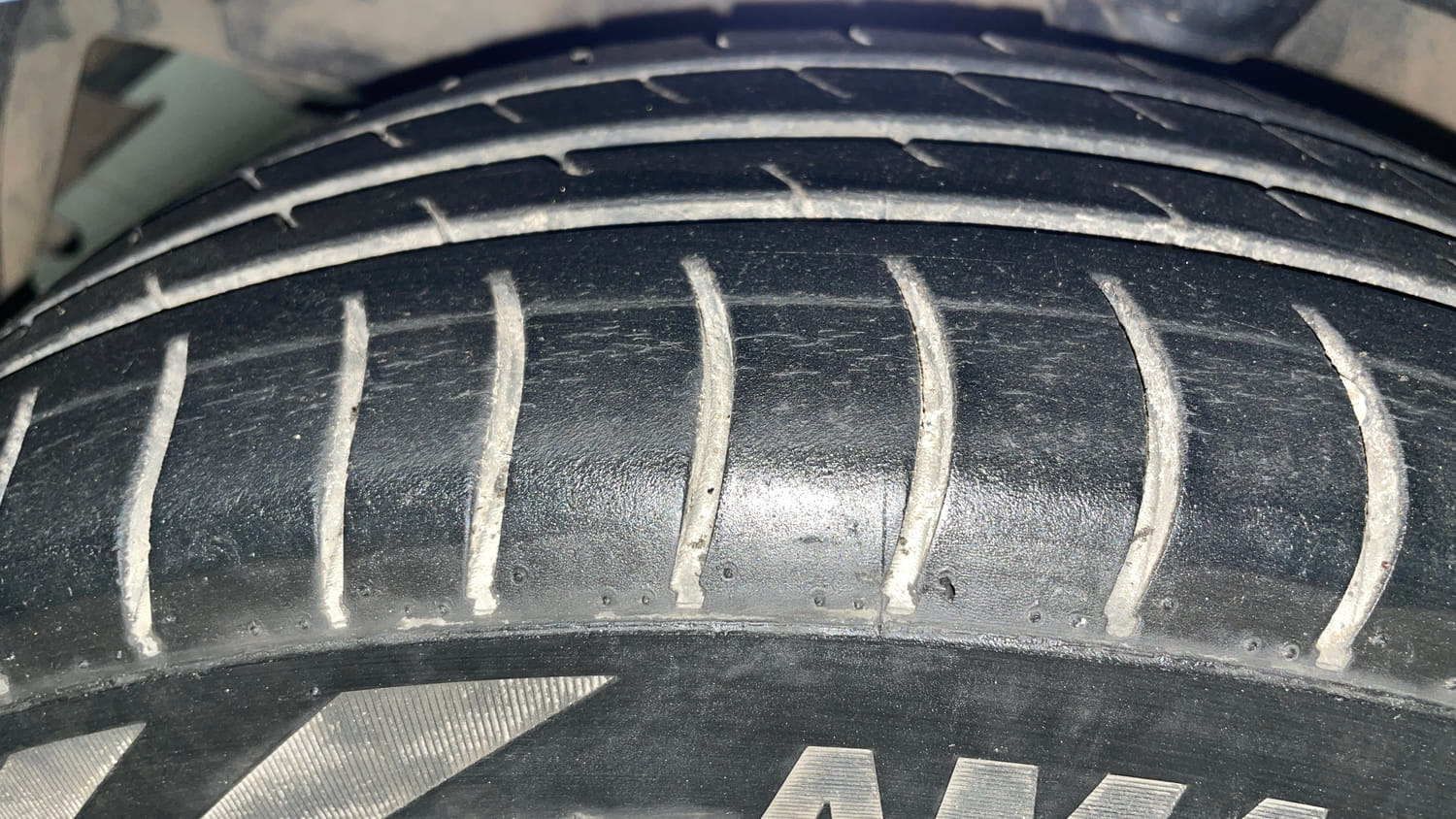 Used 2013 Hyundai Eon Magna Petrol Manual tyres LEFT FRONT TYRE TREAD VIEW