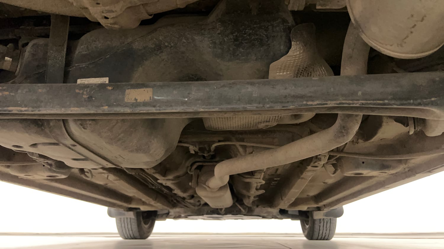 Used 2023 Mahindra XUV 300 W8 (O) 1.2 Petrol AMT Petrol Automatic extra REAR UNDERBODY VIEW (TAKEN FROM REAR)