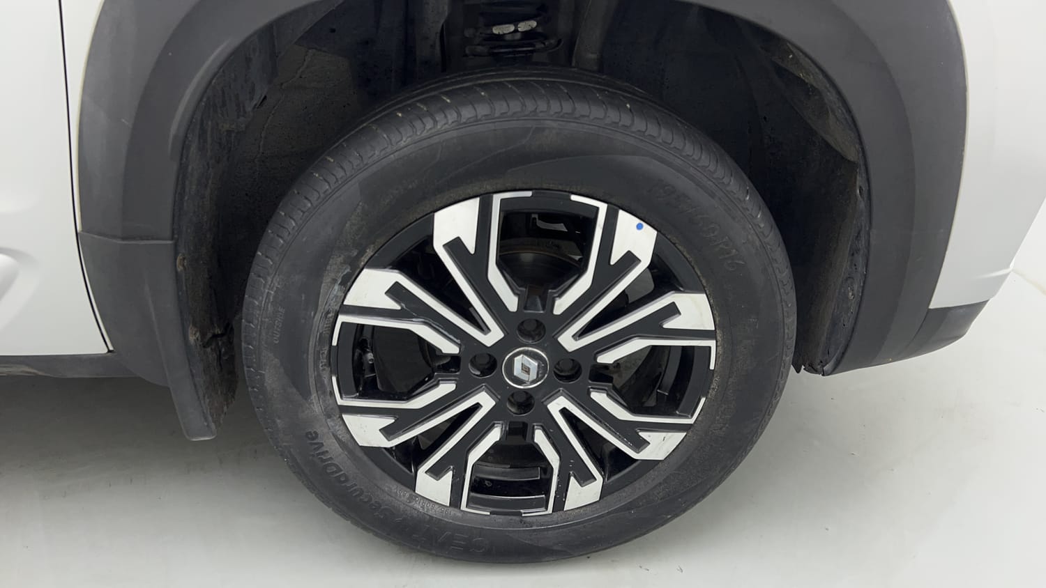 Used 2021 Renault Kiger RXZ 1.0 Turbo MT Petrol Manual tyres RIGHT FRONT TYRE RIM VIEW