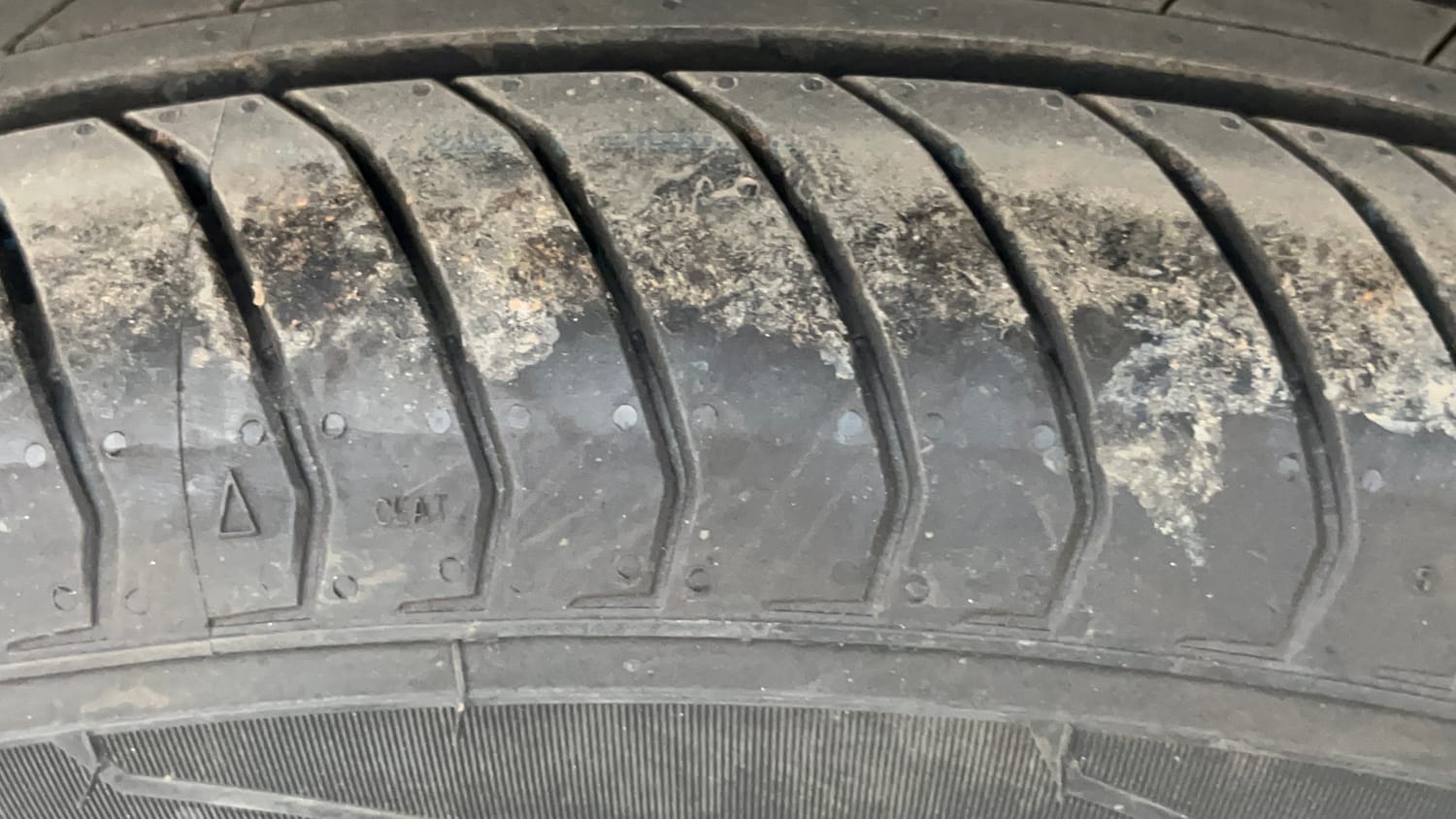 Used 2020 Mahindra XUV 300 W8 1.2 Petrol Petrol Manual tyres LEFT REAR TYRE TREAD VIEW