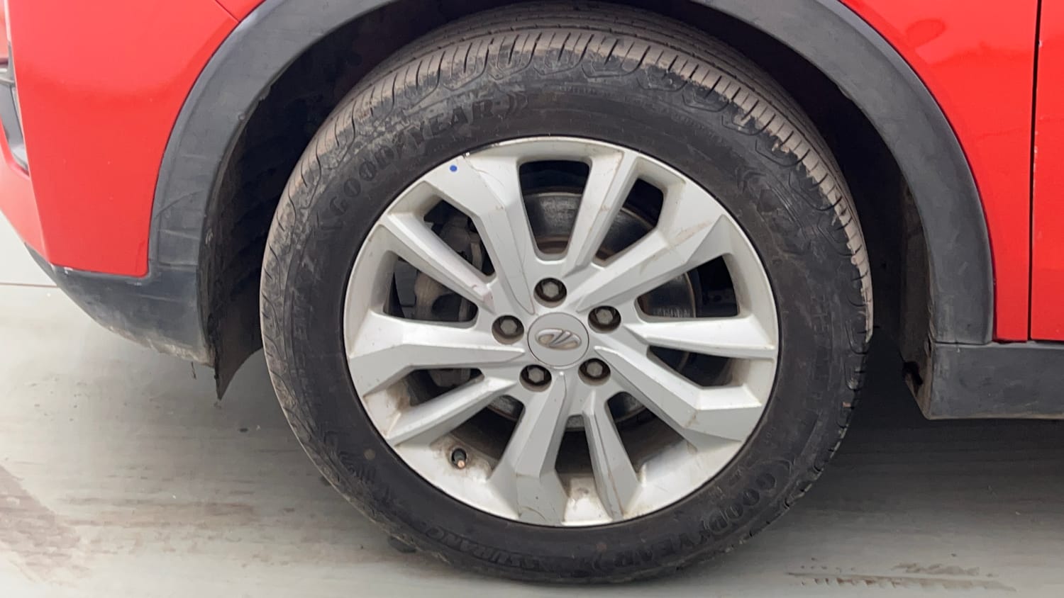 Used 2020 Mahindra XUV 300 W8 1.2 Petrol Petrol Manual tyres LEFT FRONT TYRE RIM VIEW