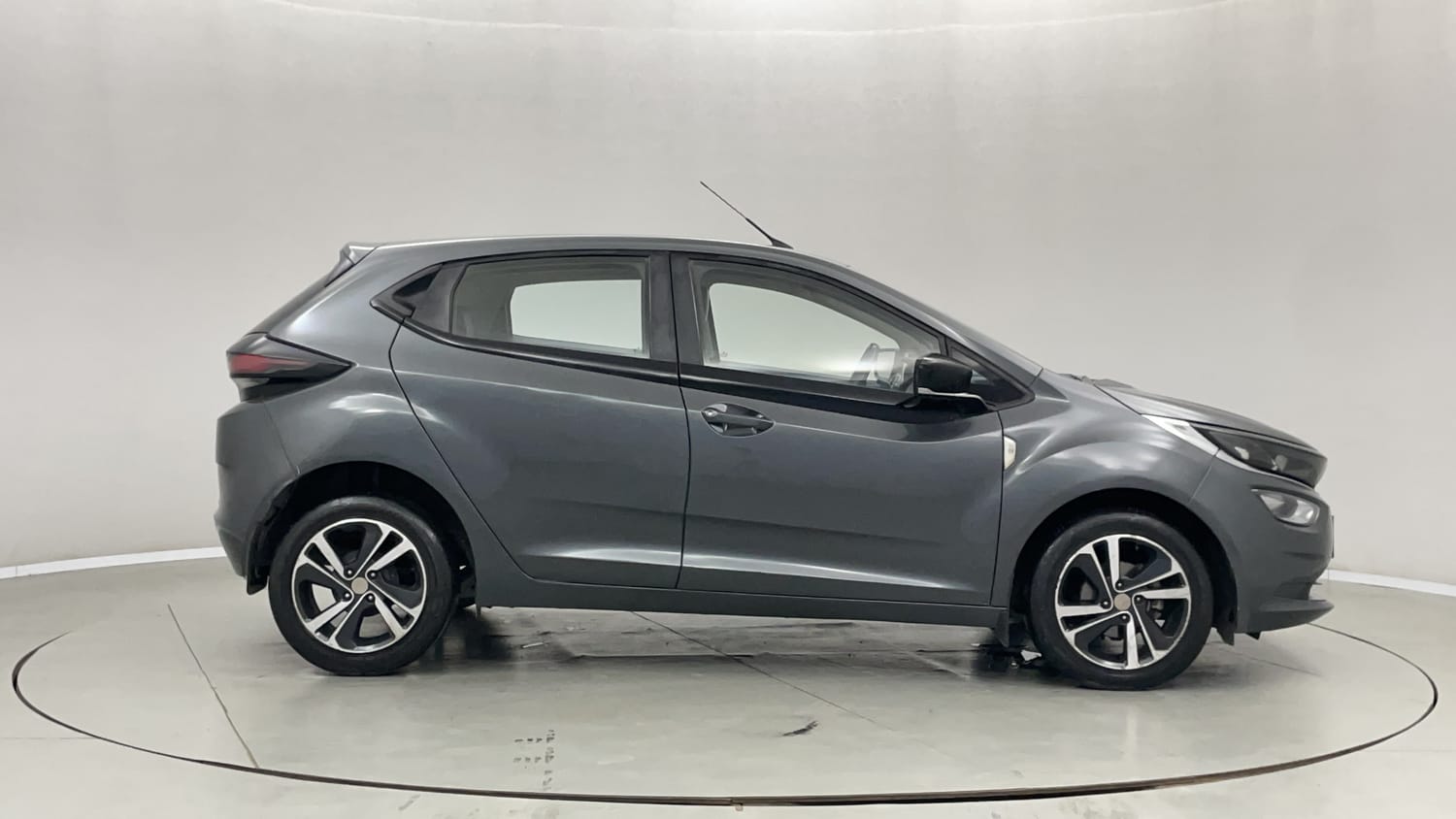 Used 2022 Tata Altroz XZ Plus Diesel Diesel Manual exterior RIGHT SIDE VIEW