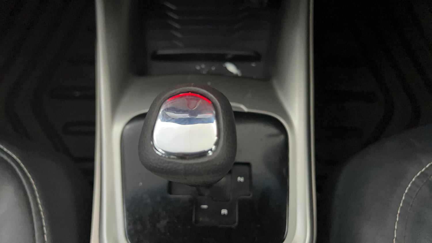 Used 2023 Mahindra XUV 300 W8 (O) 1.2 Petrol AMT Petrol Automatic interior GEAR  KNOB VIEW