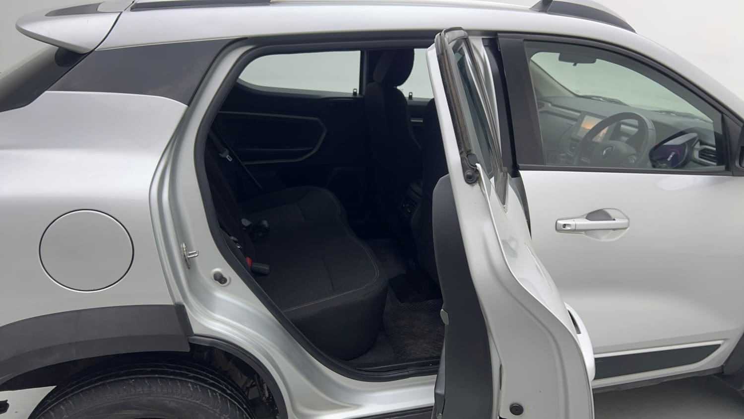 Used 2021 Renault Kiger RXZ 1.0 Turbo MT Petrol Manual interior RIGHT SIDE REAR DOOR CABIN VIEW