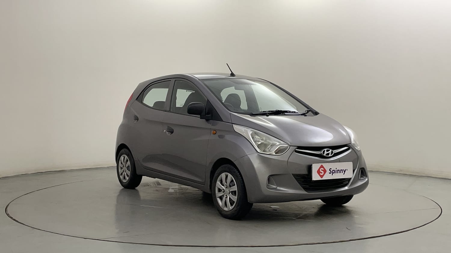 Used 2013 Hyundai Eon Magna Petrol Manual exterior RIGHT FRONT CORNER VIEW