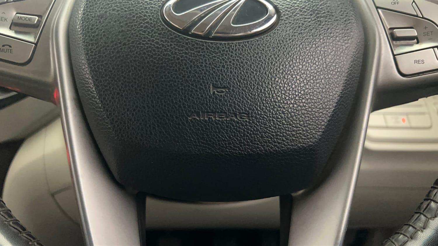 Used 2020 Mahindra XUV 300 W8 1.2 Petrol Petrol Manual top_features Airbags
