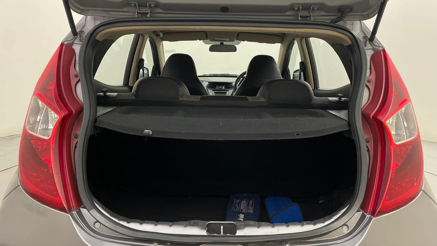 Used 2013 Hyundai Eon Magna Petrol Manual interior DICKY INSIDE VIEW