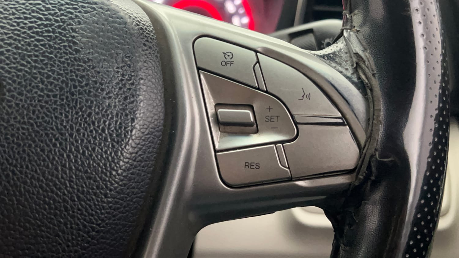 Used 2020 Mahindra XUV 300 W8 1.2 Petrol Petrol Manual top_features Cruise control