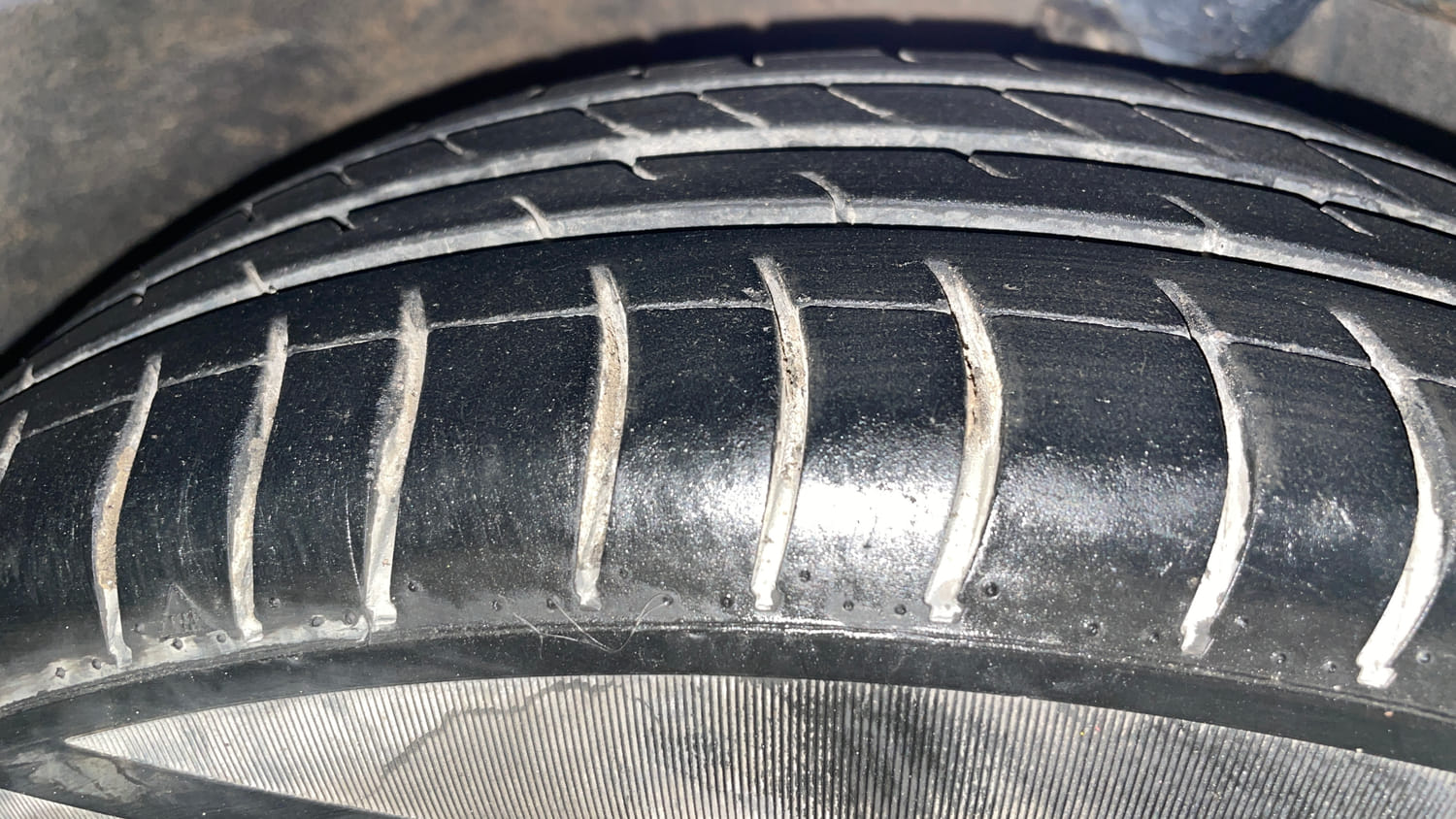 Used 2013 Hyundai Eon Magna Petrol Manual tyres RIGHT FRONT TYRE TREAD VIEW