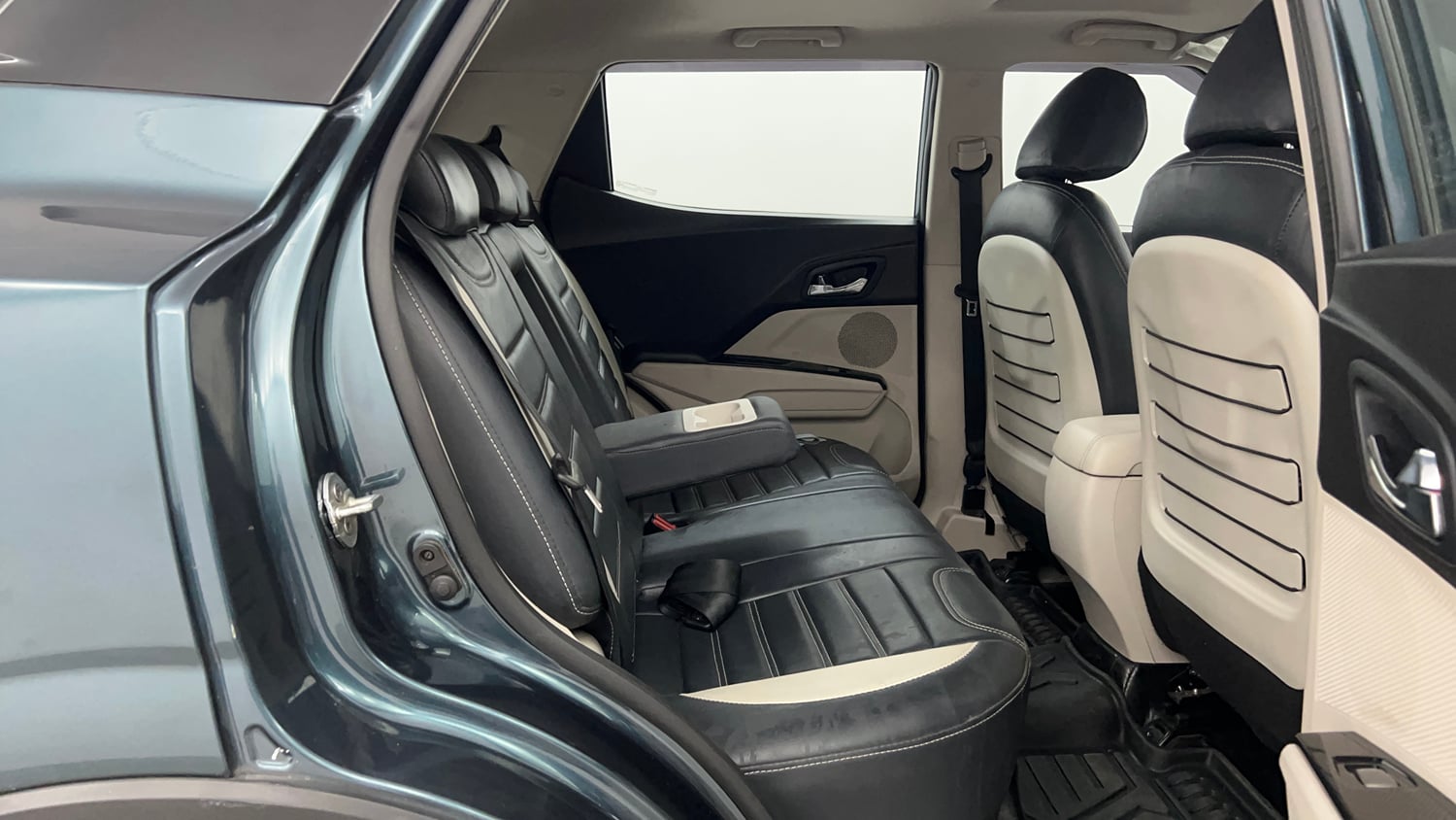 Used 2023 Mahindra XUV 300 W8 (O) 1.2 Petrol AMT Petrol Automatic interior RIGHT SIDE REAR DOOR CABIN VIEW